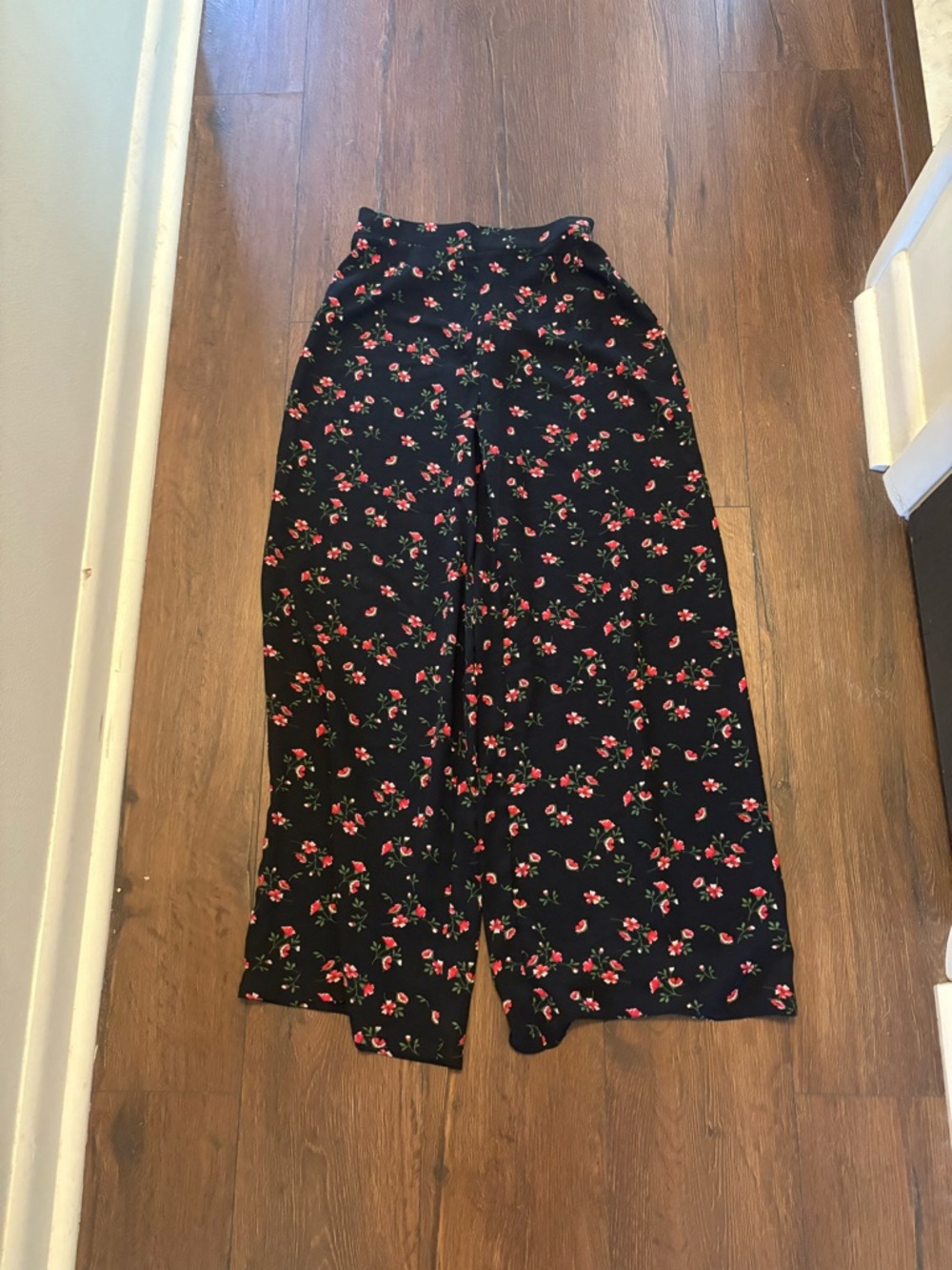 Glamorous via ASOS Black and Red Floral Wide-Leg Trousers Pants 💜💛💚